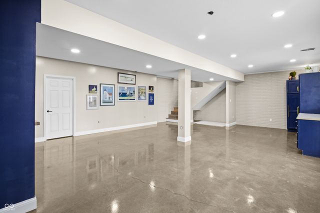 4565 W Carr Hill Road, Columbus, IN 47201