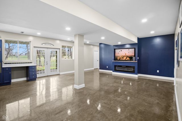 4565 W Carr Hill Road, Columbus, IN 47201