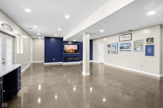 4565 W Carr Hill Road, Columbus, IN 47201