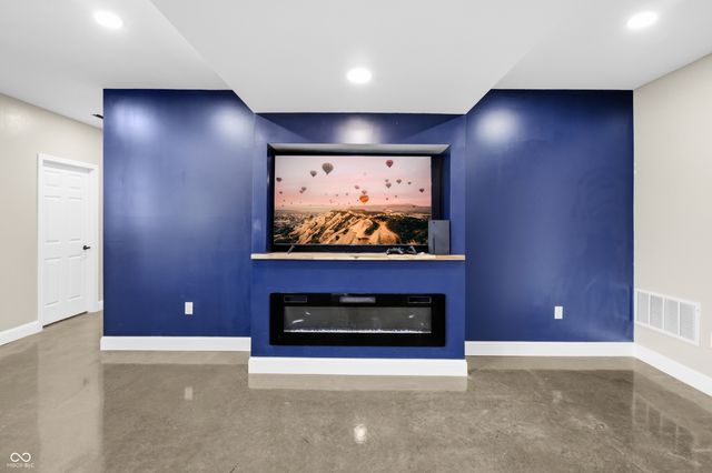 4565 W Carr Hill Road, Columbus, IN 47201