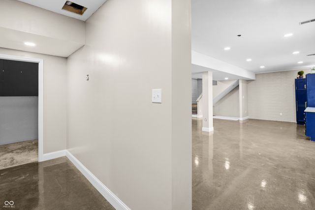 4565 W Carr Hill Road, Columbus, IN 47201