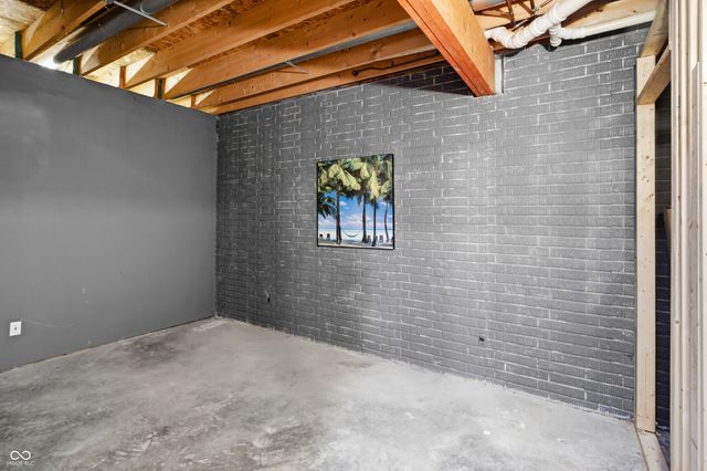 4565 W Carr Hill Road, Columbus, IN 47201