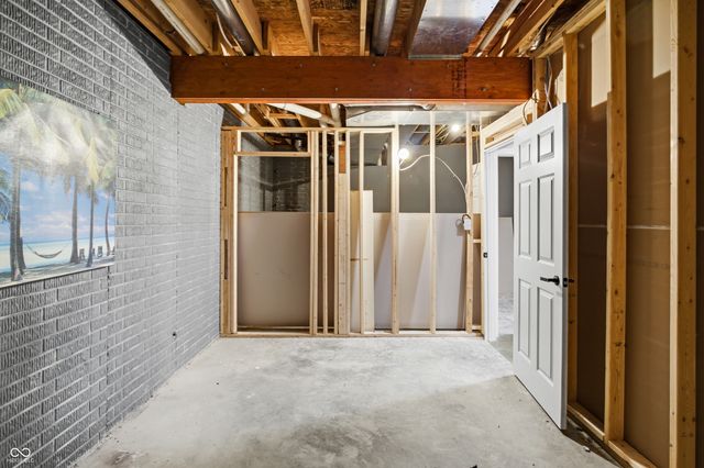 4565 W Carr Hill Road, Columbus, IN 47201