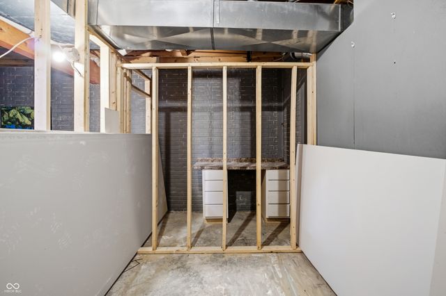 4565 W Carr Hill Road, Columbus, IN 47201