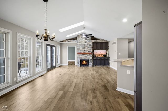 4565 W Carr Hill Road, Columbus, IN 47201