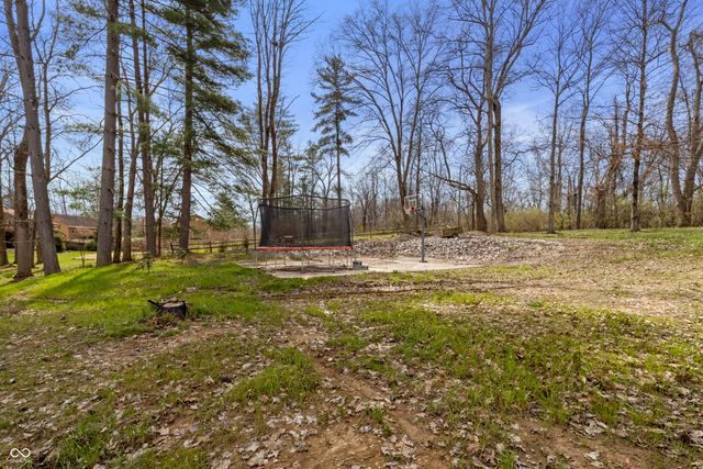 4565 W Carr Hill Road, Columbus, IN 47201