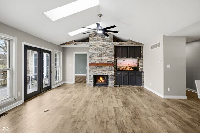 4565 W Carr Hill Road, Columbus, IN 47201