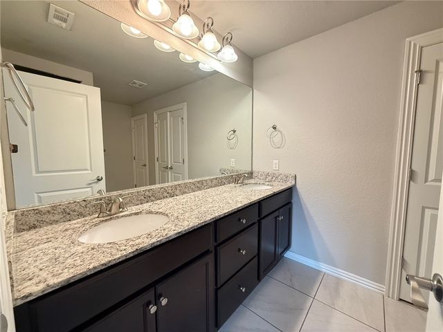 2731 Kilimanjaro Way, Rogers, AR 72758
