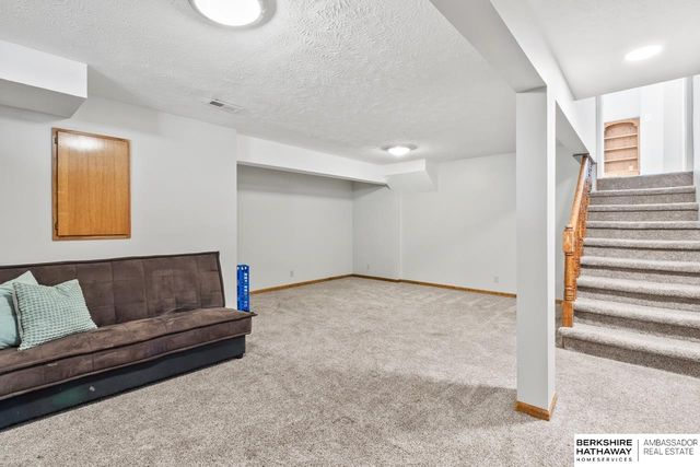 16558 Washington Street, Omaha, NE 68135