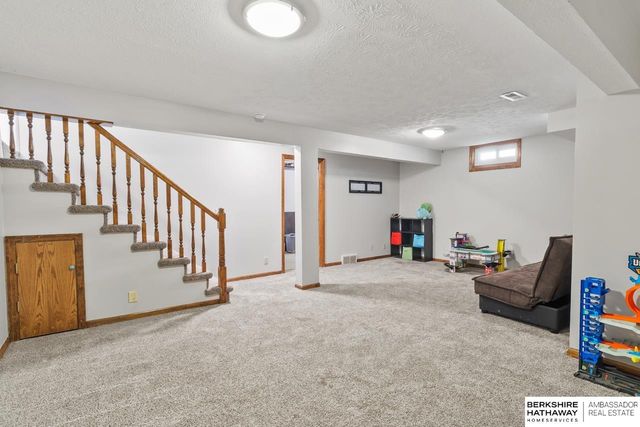 16558 Washington Street, Omaha, NE 68135