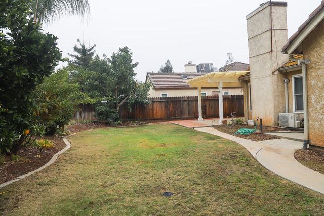 1340 E Omaha Avenue, Fresno, CA 93720