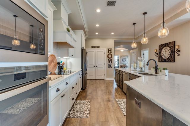 6509 W Collina St, Wichita, KS 67205