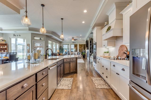 6509 W Collina St, Wichita, KS 67205