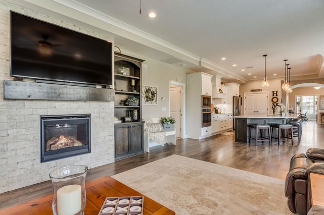 6509 W Collina St, Wichita, KS 67205