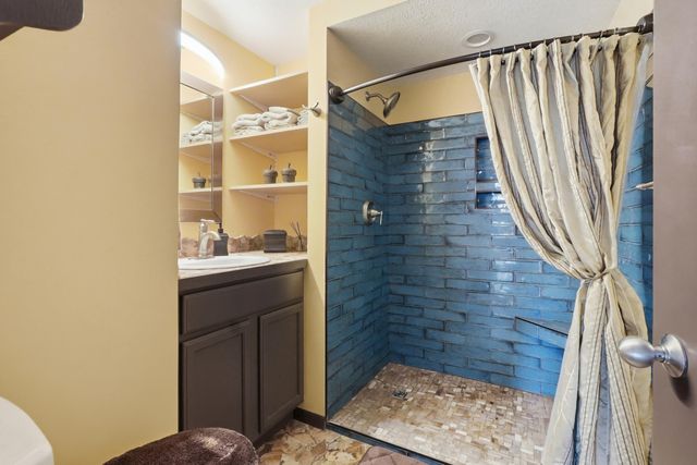 2208 OAK CLIFF DR, Columbia, MO 65203