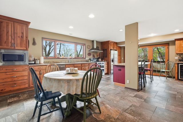 2208 OAK CLIFF DR, Columbia, MO 65203