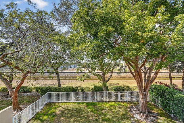 231 Berenger Walk, Royal Palm Beach, FL 33414