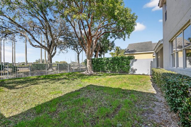 231 Berenger Walk, Royal Palm Beach, FL 33414