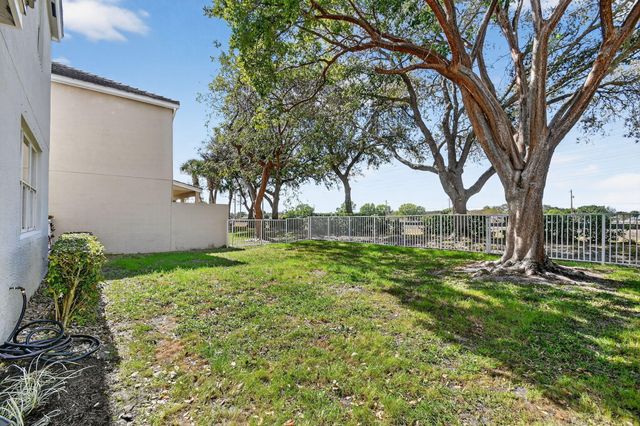 231 Berenger Walk, Royal Palm Beach, FL 33414