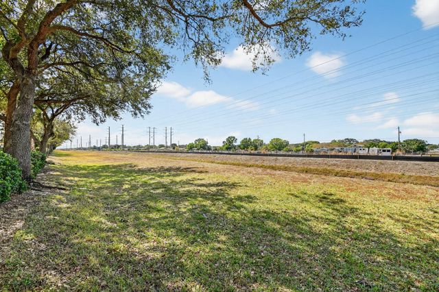 231 Berenger Walk, Royal Palm Beach, FL 33414