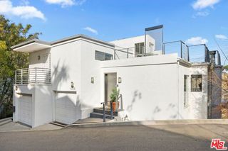 8546 Hillside Avenue, Los Angeles, CA 90069