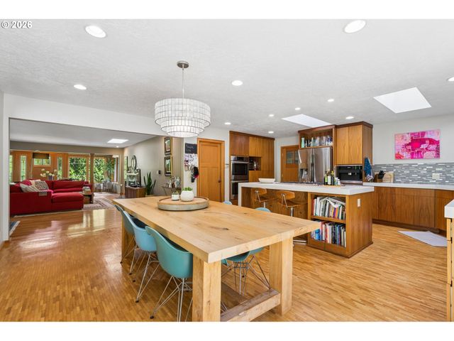 1046 Sw PALATINE St, Portland, OR 97219