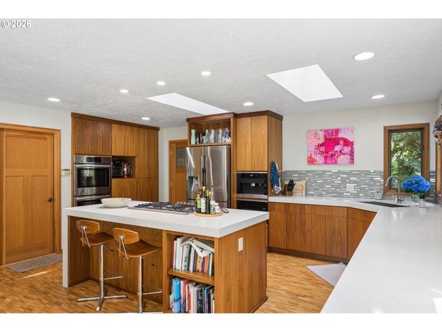 1046 Sw PALATINE St, Portland, OR 97219