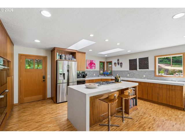 1046 Sw PALATINE St, Portland, OR 97219
