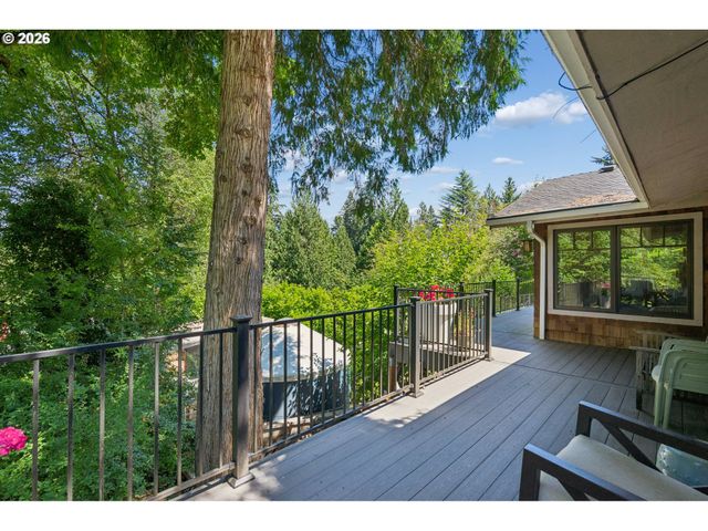1046 Sw PALATINE St, Portland, OR 97219