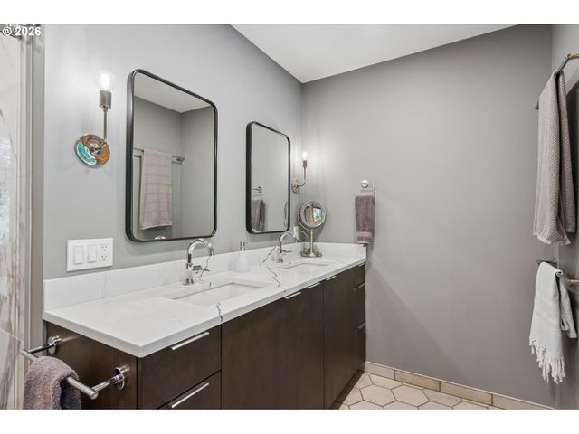 1046 Sw PALATINE St, Portland, OR 97219