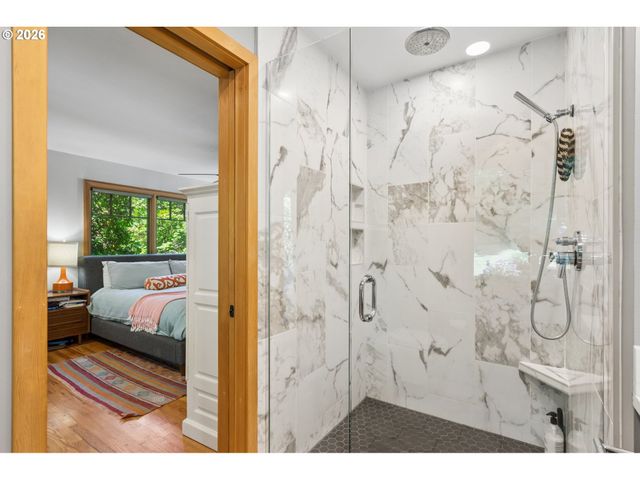 1046 Sw PALATINE St, Portland, OR 97219