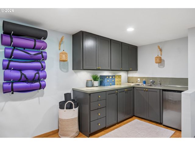 1046 Sw PALATINE St, Portland, OR 97219
