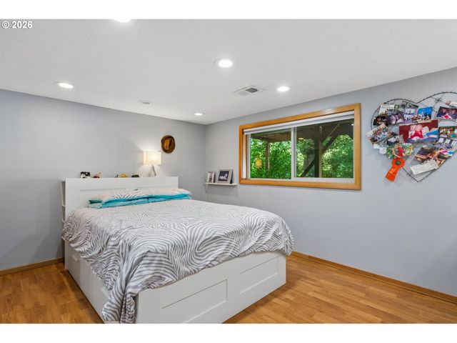 1046 Sw PALATINE St, Portland, OR 97219