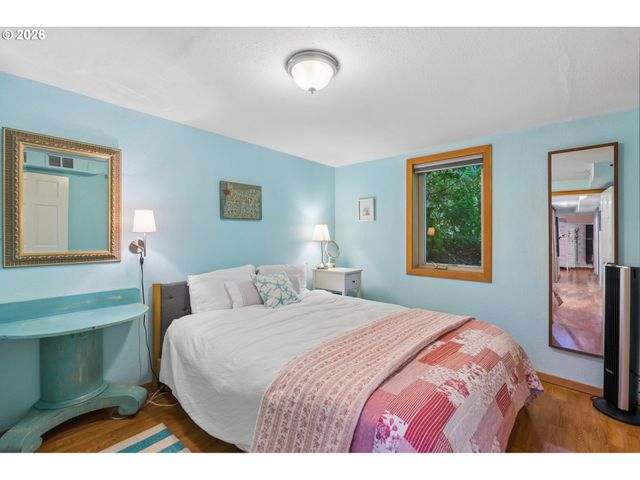 1046 Sw PALATINE St, Portland, OR 97219