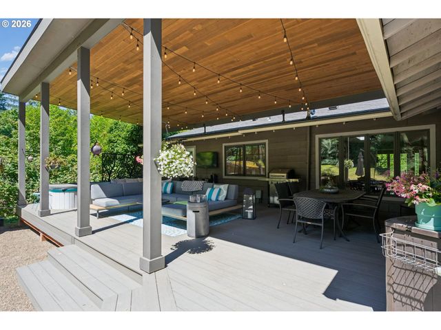 1046 Sw PALATINE St, Portland, OR 97219