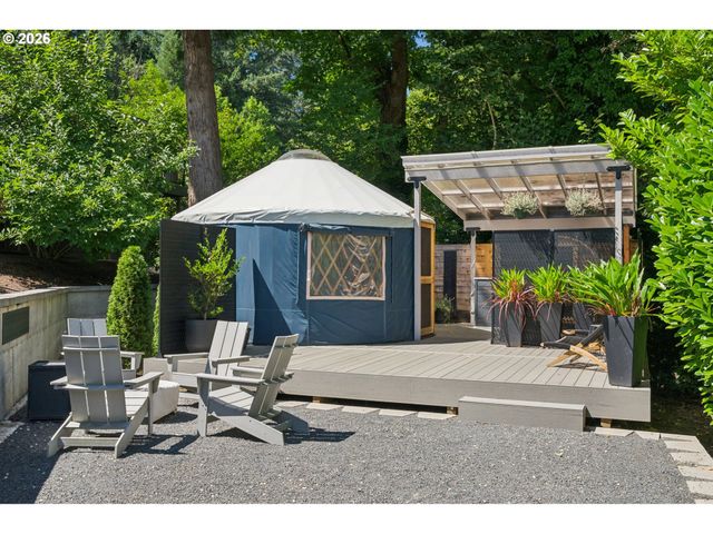 1046 Sw PALATINE St, Portland, OR 97219