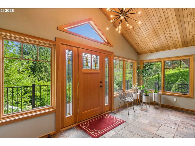 1046 Sw PALATINE St, Portland, OR 97219