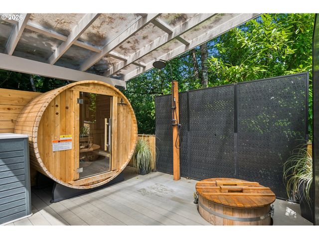 1046 Sw PALATINE St, Portland, OR 97219