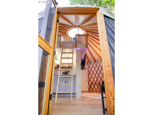 1046 Sw PALATINE St, Portland, OR 97219