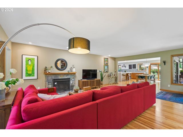 1046 Sw PALATINE St, Portland, OR 97219