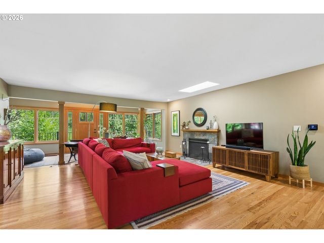 1046 Sw PALATINE St, Portland, OR 97219