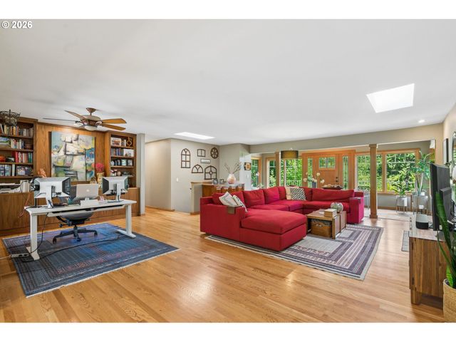 1046 Sw PALATINE St, Portland, OR 97219