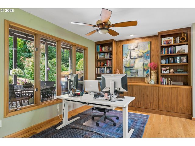1046 Sw PALATINE St, Portland, OR 97219