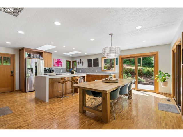 1046 Sw PALATINE St, Portland, OR 97219