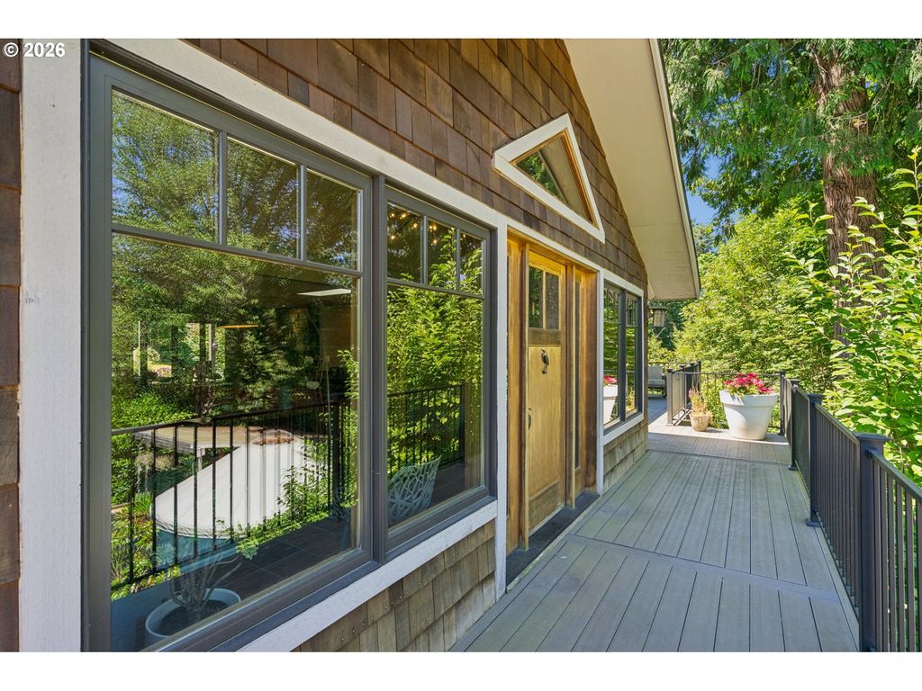 1046 Sw PALATINE St, Portland, OR 97219