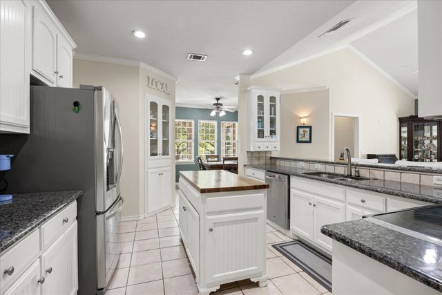 1712 Bent Tree Court, Granbury, TX 76049