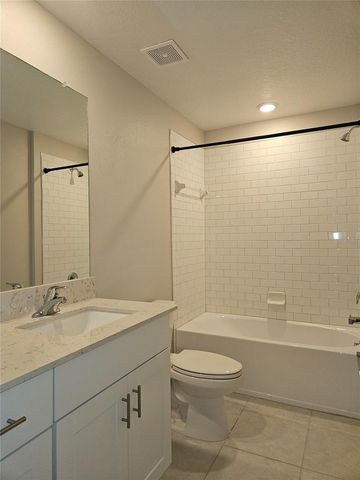 32112 POWDERPUFF MIMOSA DRIVE, San Antonio, FL 33576