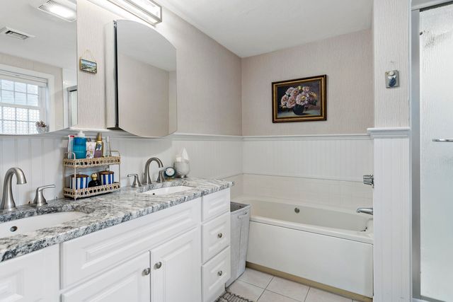 195 Falmouth Road APT 3F, Mashpee, MA 02649