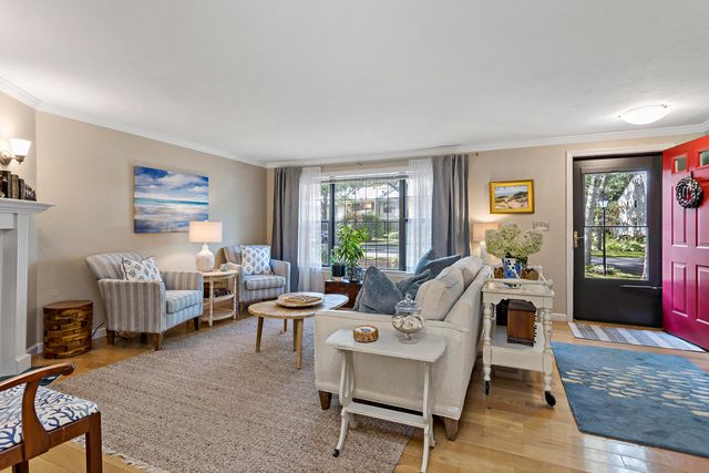 195 Falmouth Road APT 3F, Mashpee, MA 02649