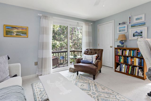 195 Falmouth Road APT 3F, Mashpee, MA 02649
